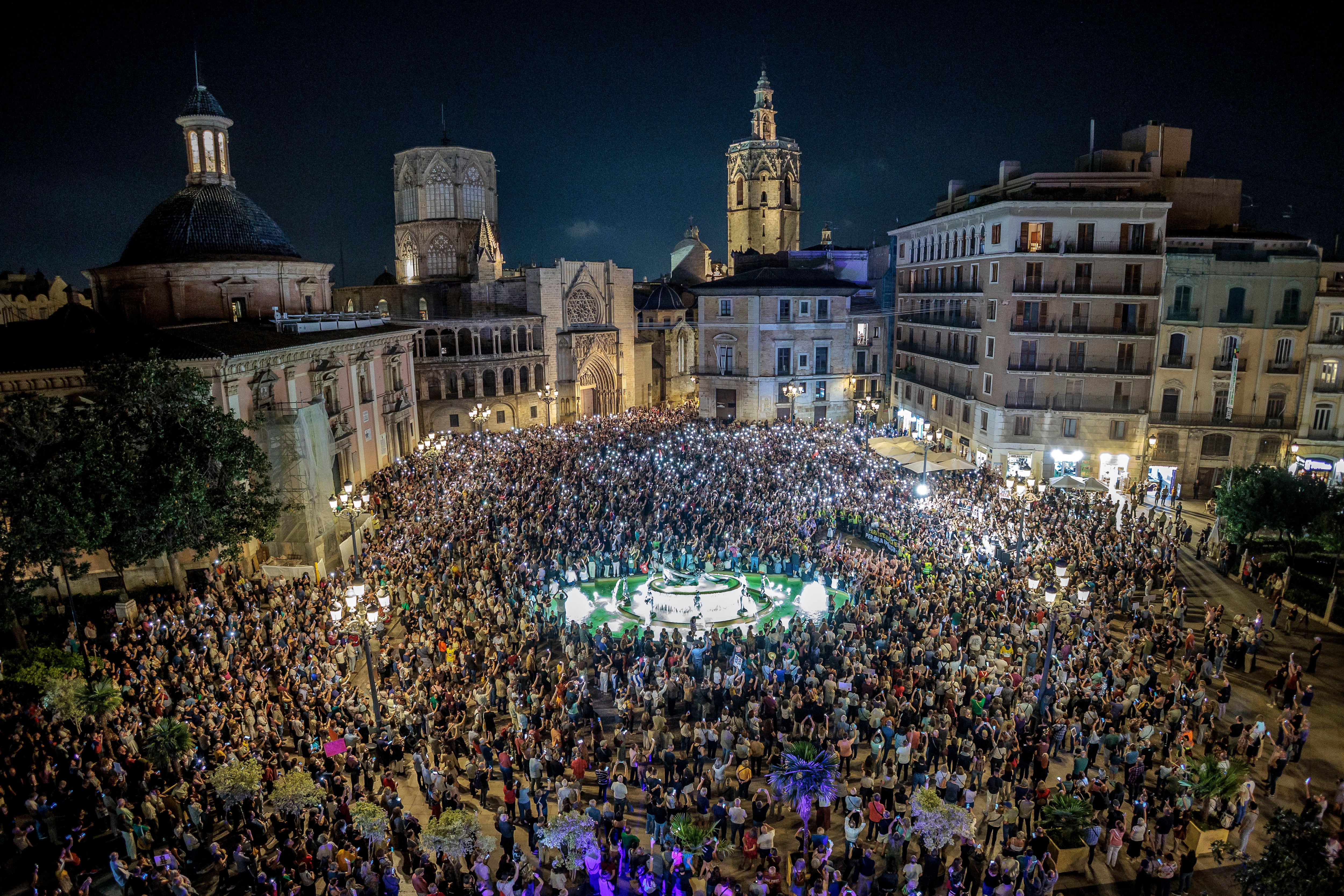 Manifestación celebrada en Valencia bajo el lema "Mazón dimisión" contra la gestión de la DANA que hizo el presidente de la Generalitat, Carlos Mazón, y para exigir "responsabilidades y justicia" EFE/Biel Aliño