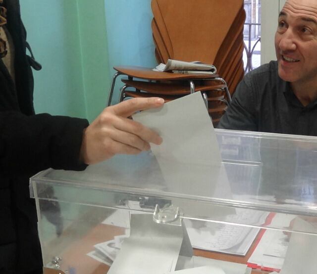 Afiliados y simpatizantes socialistas han votado a lo largo de esta jornada para dar su opinión sobre el futuro del edificio del Bellas Artes