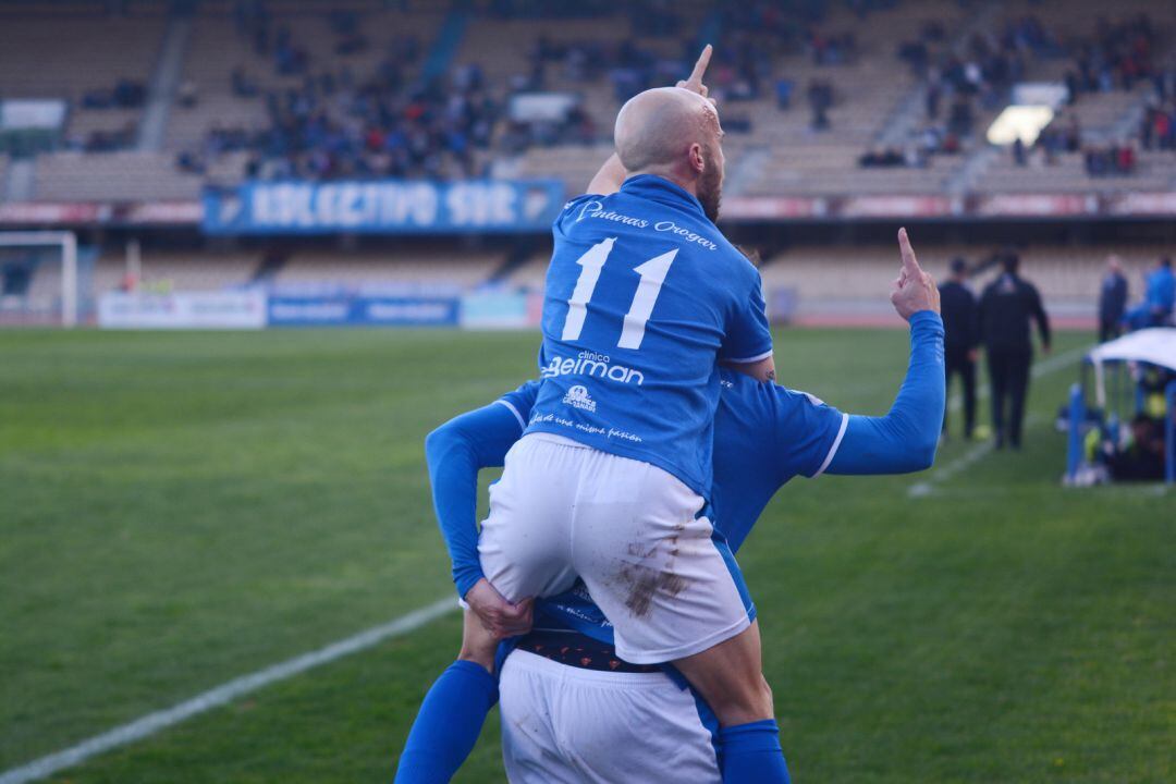Casares celebrando un gol en Chapín 