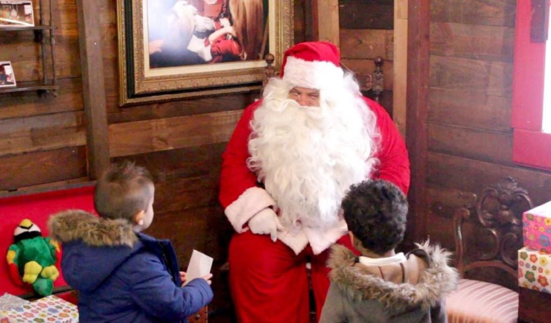 Imagen de archivo de la Casa de Papá Noel cuando se instalaba en el Panteón de Quijano