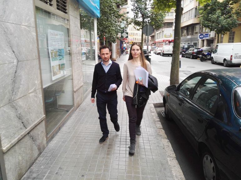Cristina Martínez y Fernando Durá llegando a la sede de su partido
