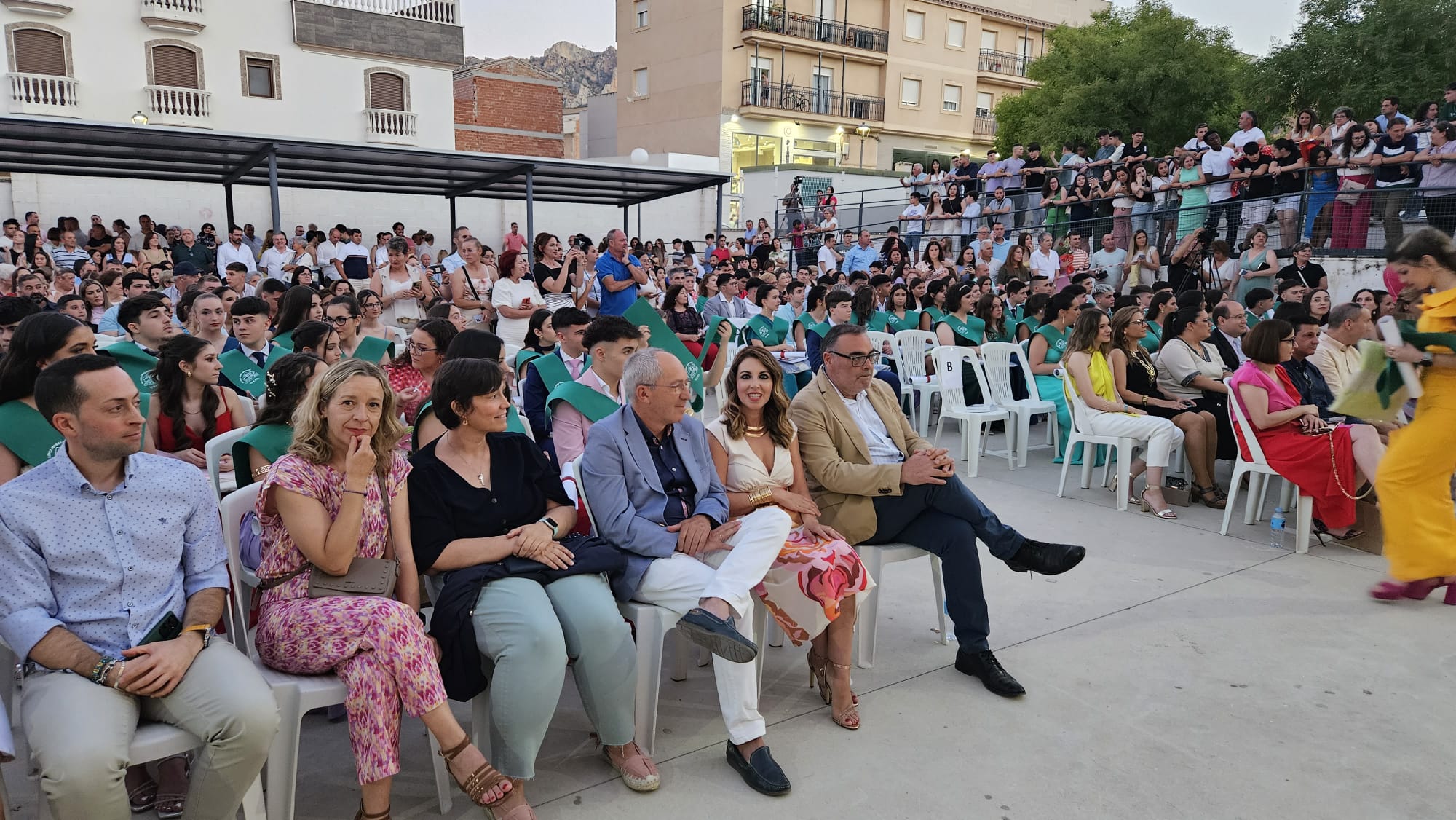 Miembros del equipo directivo durante el acto de graduación