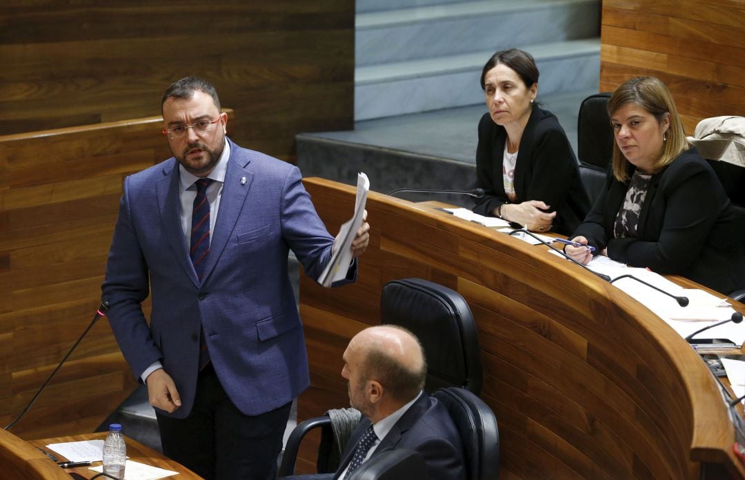 El presidente Adrián Barbón durante su intervención hoy, en la JGPA