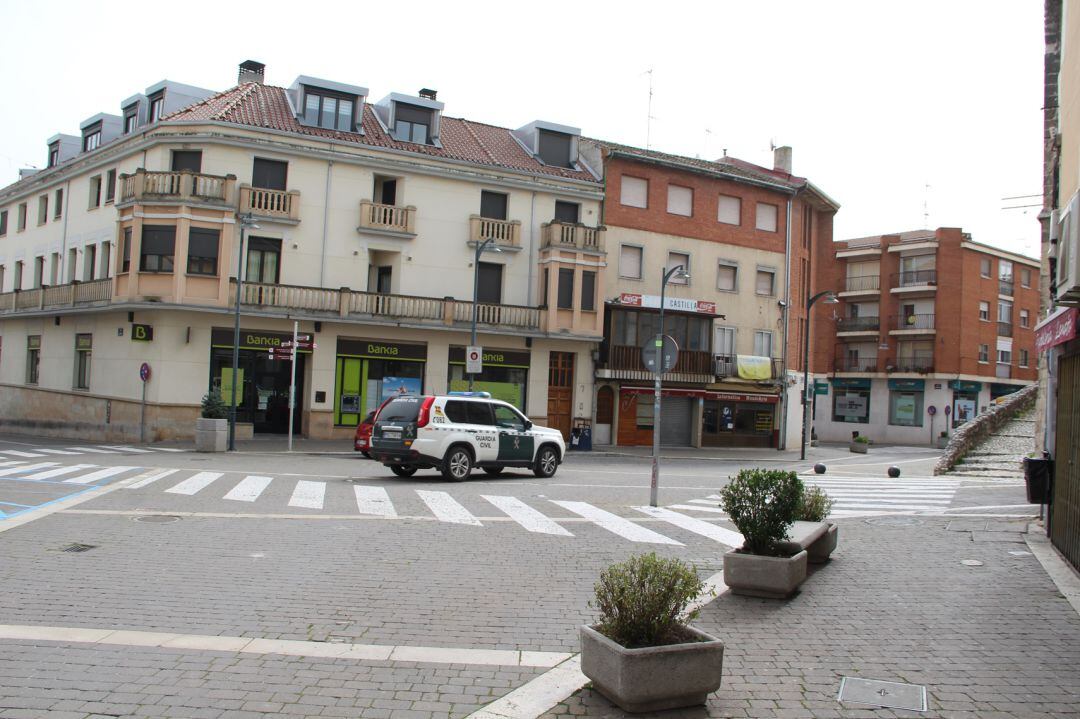 La Guardia Civil vigilaba las calles vacías de Cuéllar en los primeros días de Estado de Alarma en marzo de 2020