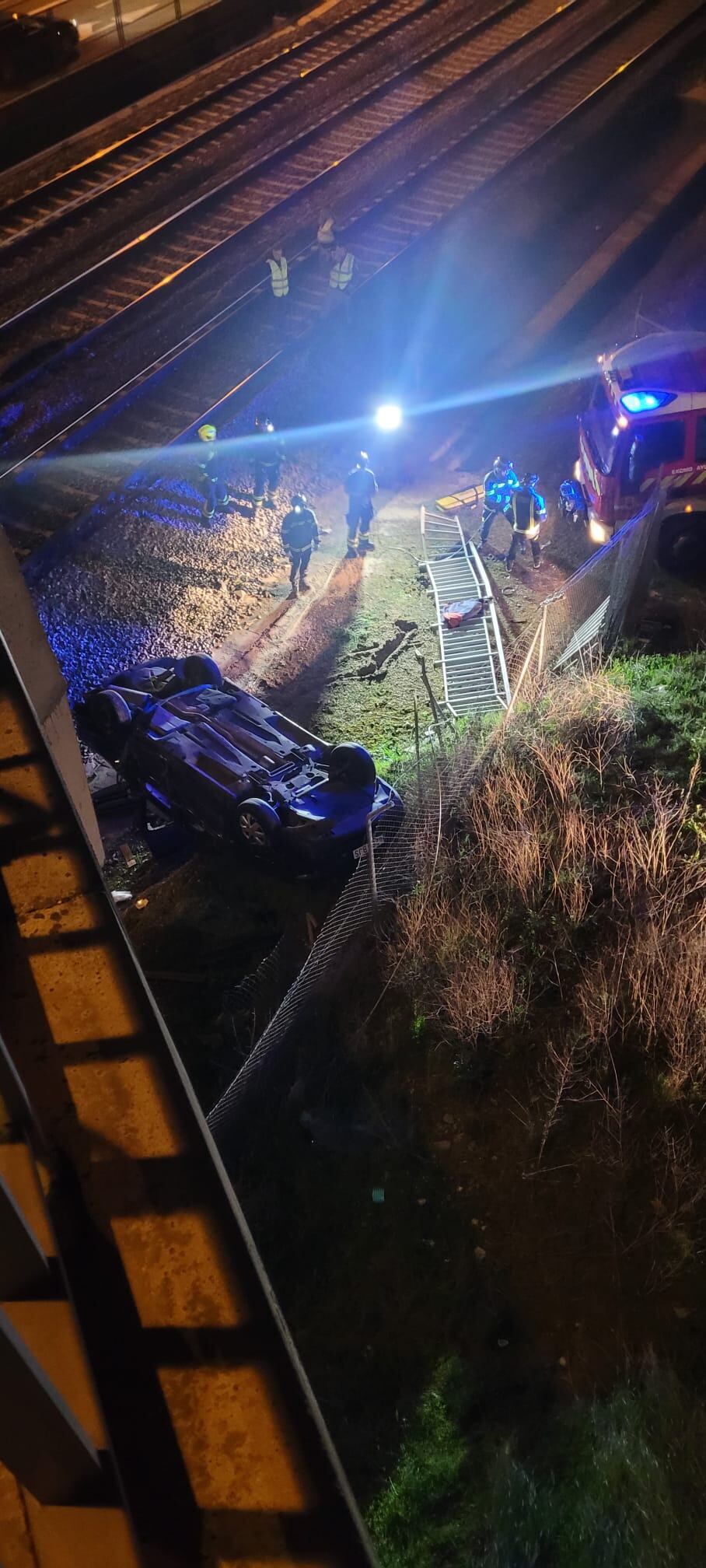 Coche en las vías de Palencia