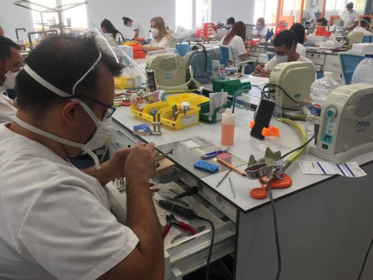 Elda cuenta con el ciclo de Técnico Superior en Prótesis Dental, el primero de la provincia de Alicante