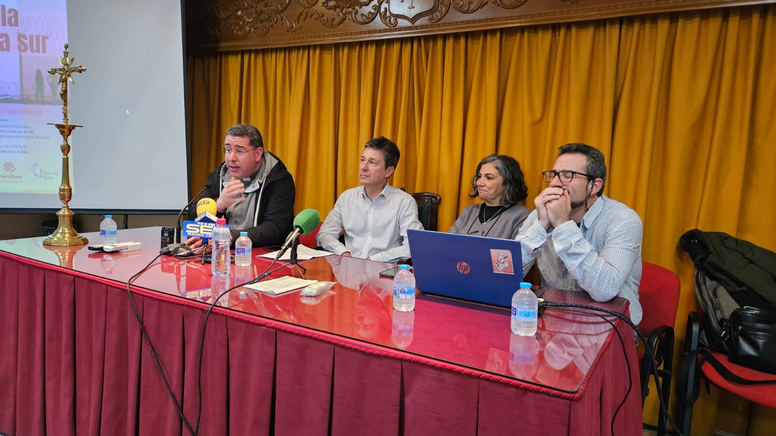 Momento de la presentación del párroco, Juan Guerrero