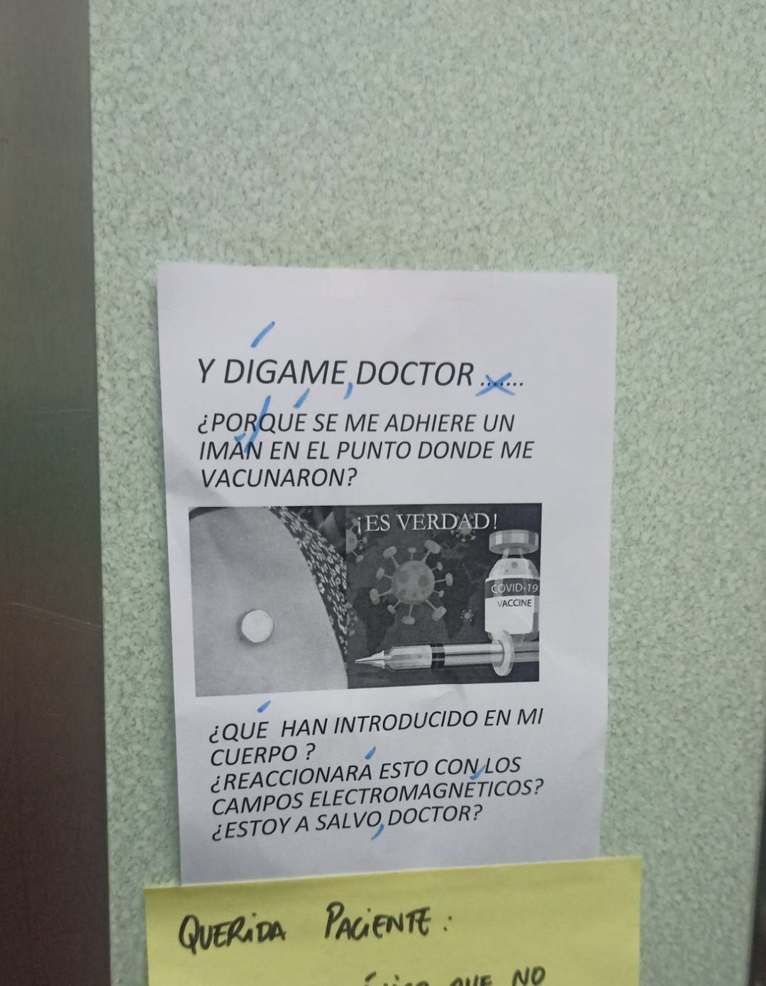 Una negacionista pega un cartel en su patio de vecinos y la respuesta que le dan se viraliza en redes.