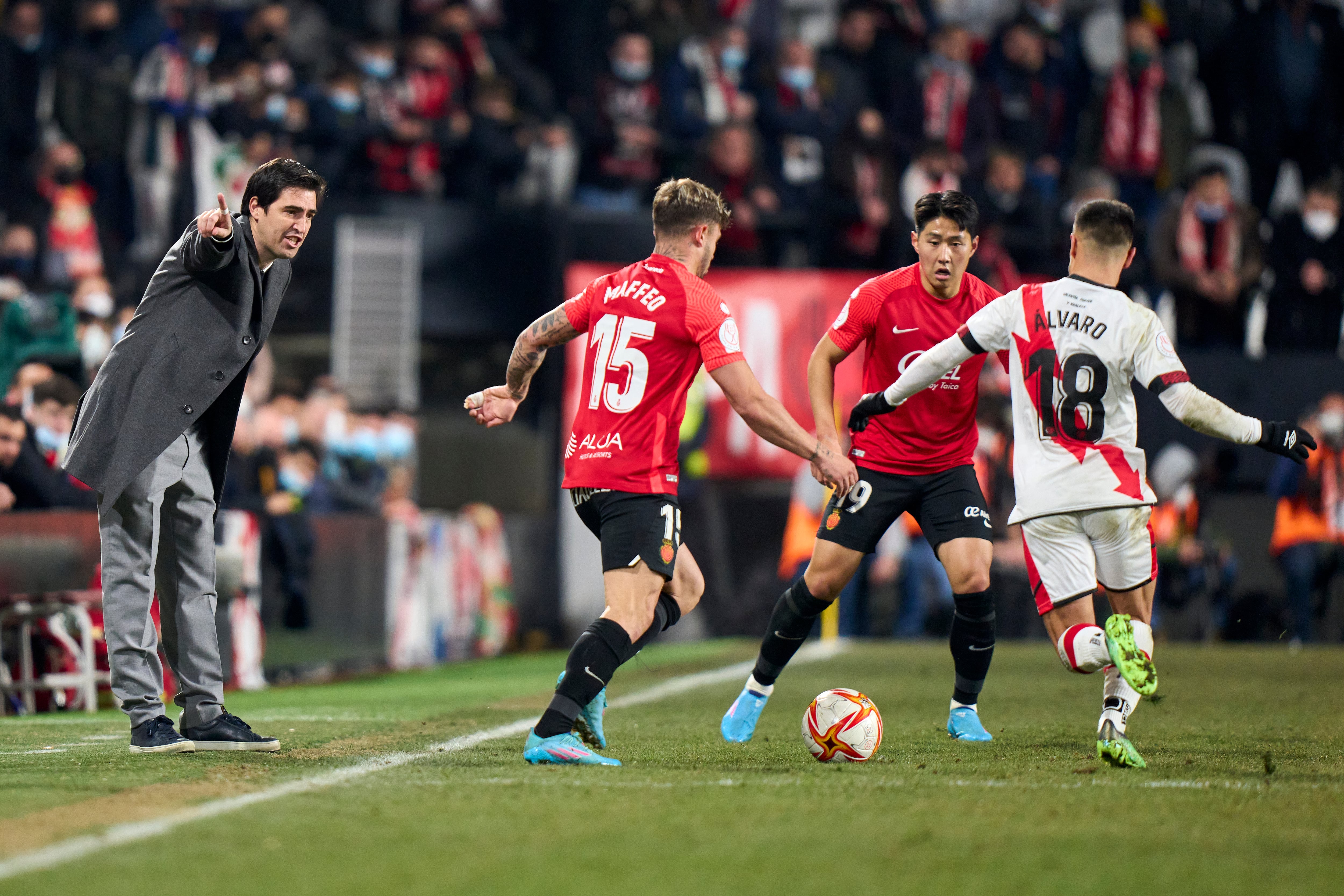 Andoni Iraola dando indicaciones durante un partido de LaLiga 21/22