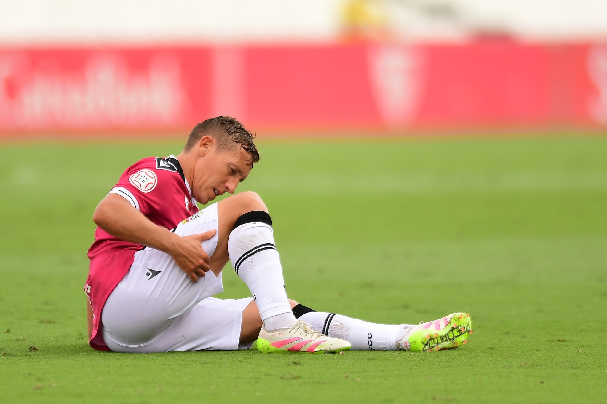 De Blasis se lleva la mano al muslo