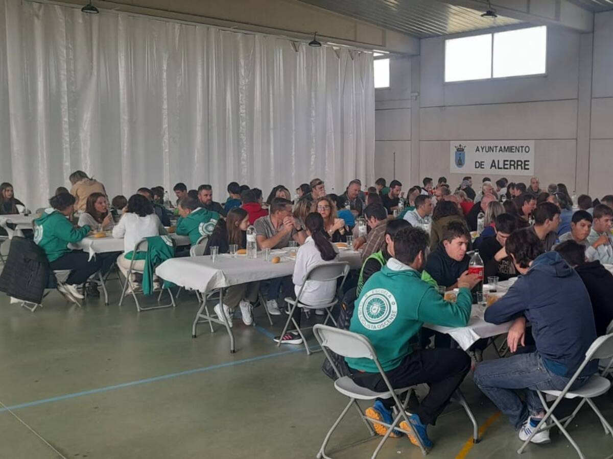El Club Ciclista Oscense celebra su buen momento en la tradicional comida social