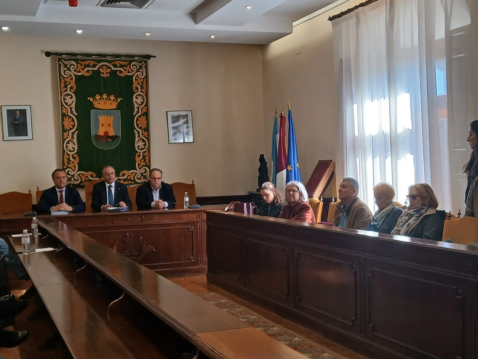 El equipo de Gobierno de Talavera recibe a los afectados por las inundaciones en el salón de plenos antiguo