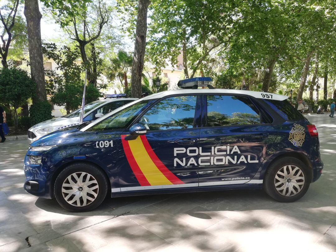 Coche oficial de la Policía Nacional en Ronda