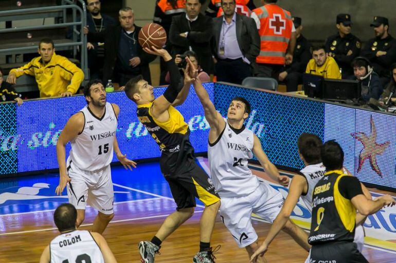 El argentino Nico Richotti fue el mejor de los aurinegros