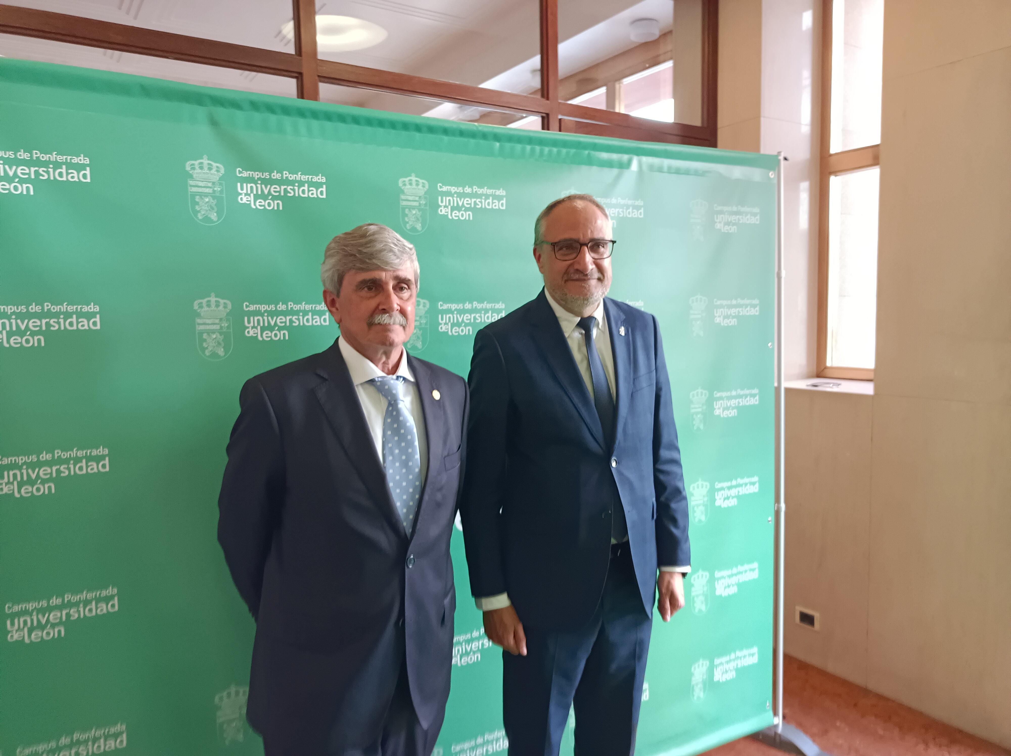 El rector de la Universidad de León, Juan Francisco García Marín y el alcalde de Ponferrada, Olegario Ramón