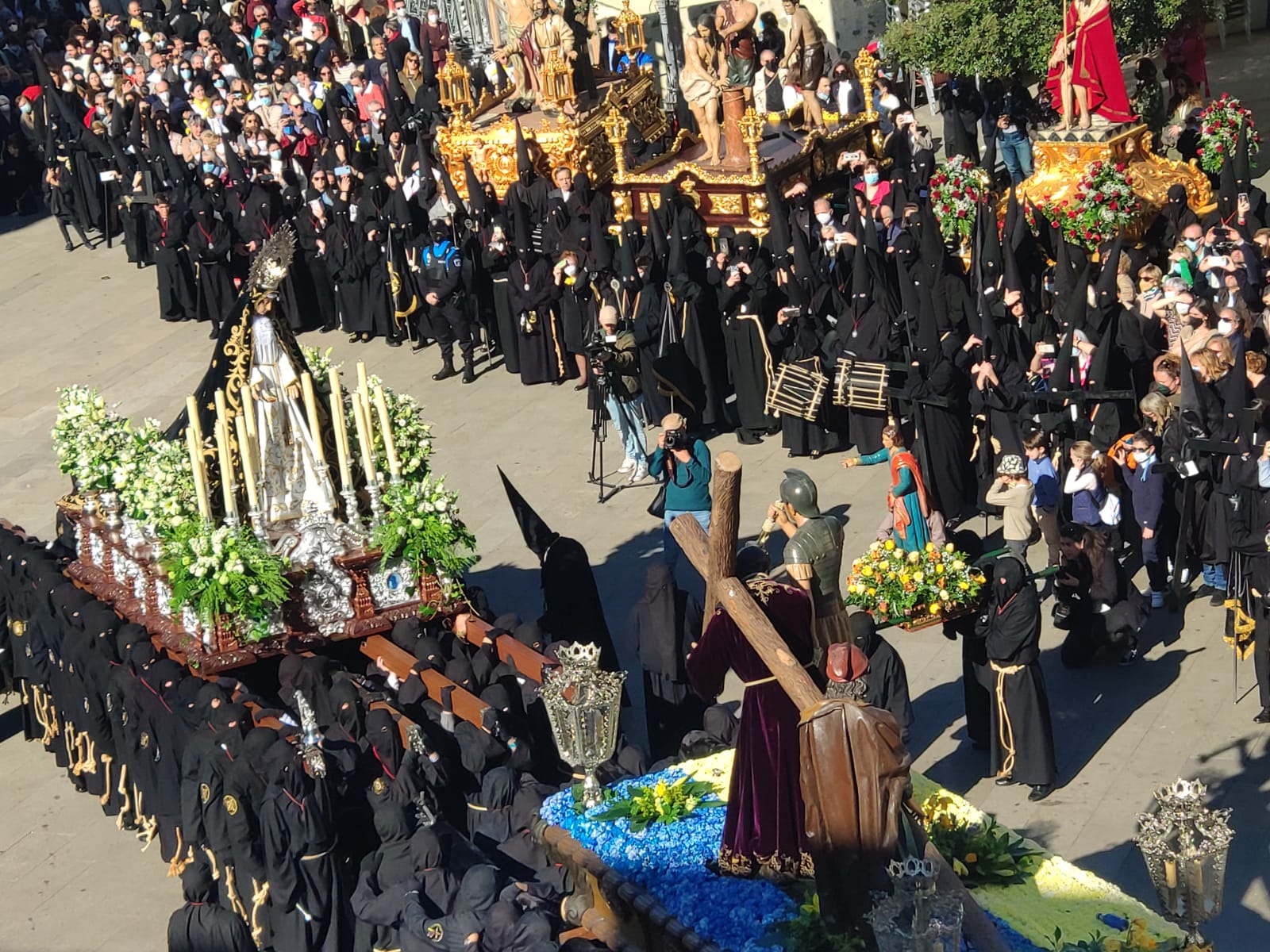 El Nazareno, el 'San Juanín' y Nuestra Señora de la Soledad durante el Encuentro en Ponferrada