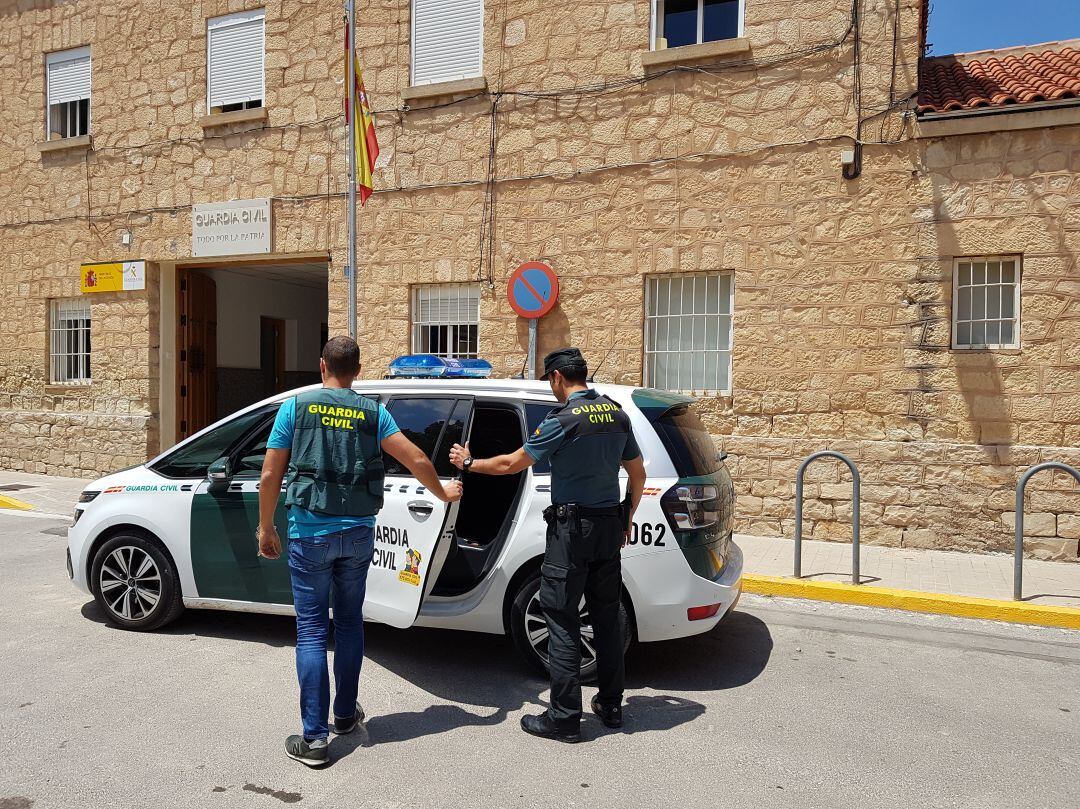 La Guardia Civil de Novelda detiene a un hombre por estafar 22.000 euros
