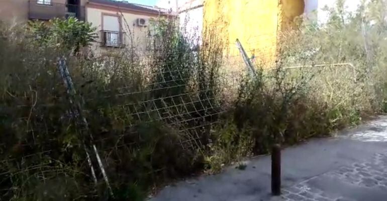 Solar ubicado en la calle Miguel Romera del centro de la capital.