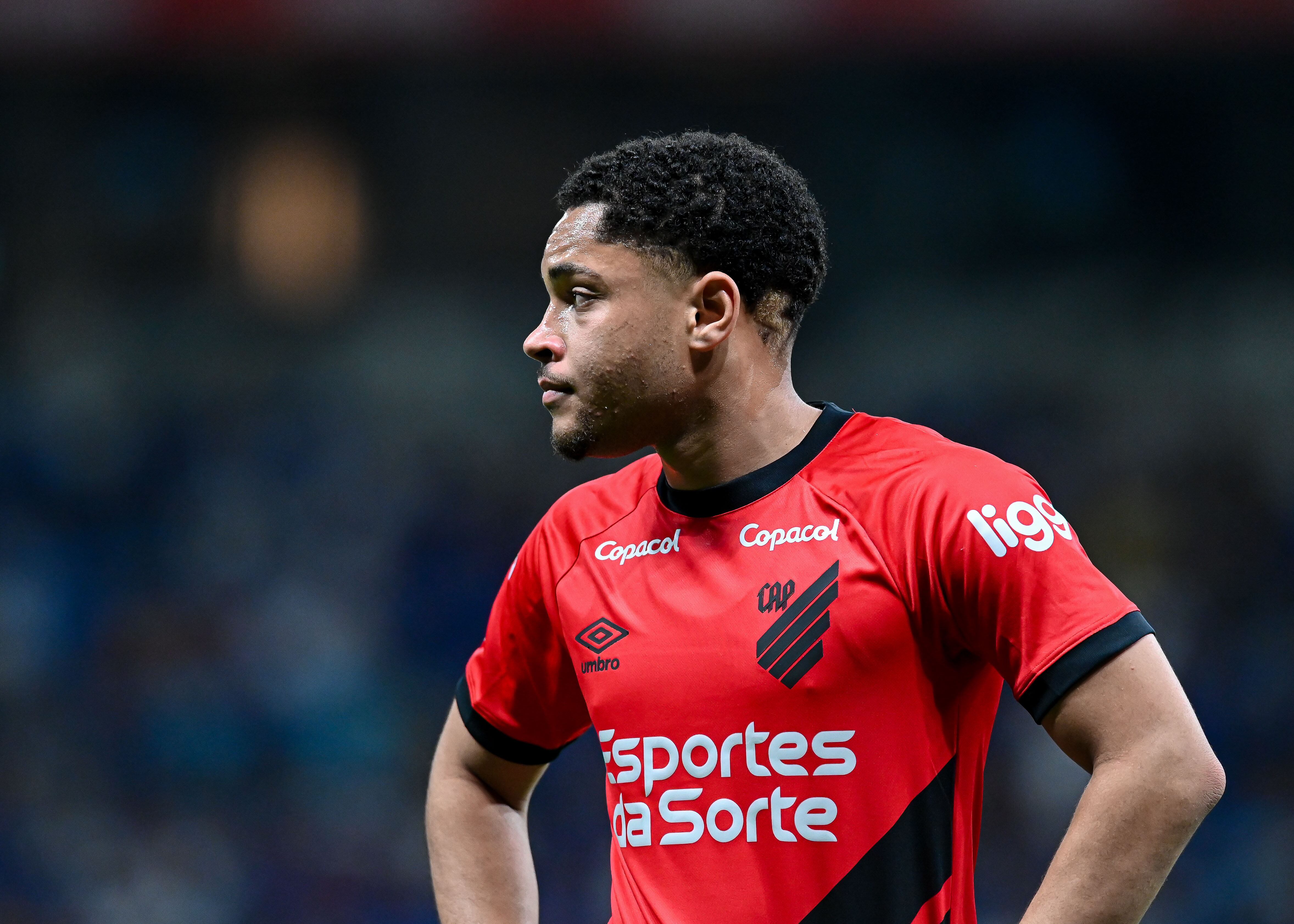 Vitor Roque, durante un partido con el Athletico Paranaense. (Photo by Gledston Tavares/Eurasia Sport Images/Getty Images)