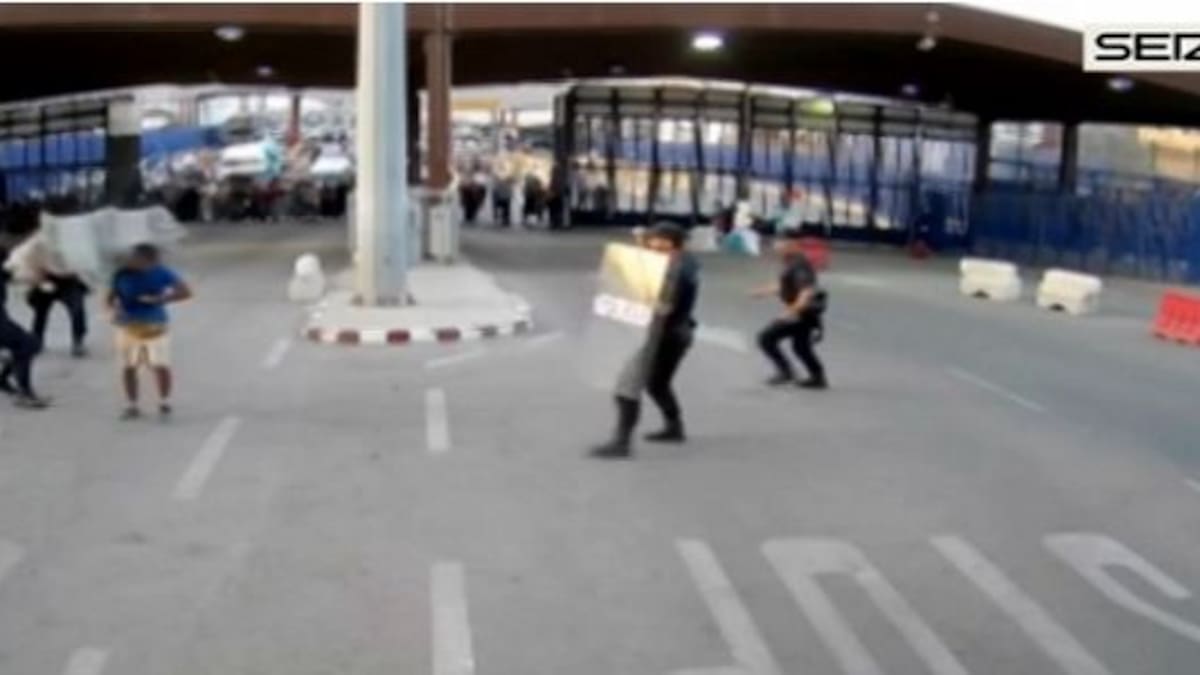Un policía herido en la frontera de Melilla al ser atacado por un hombre con un cuchillo