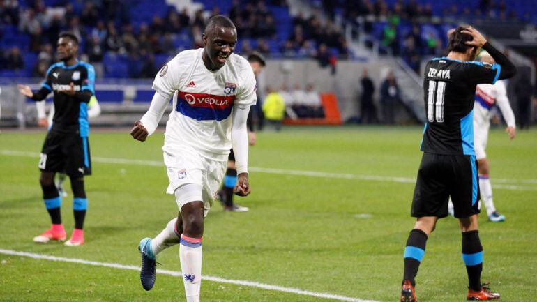 Diakhaby celebra un gol en la Europa League con el Olympique de Lyon