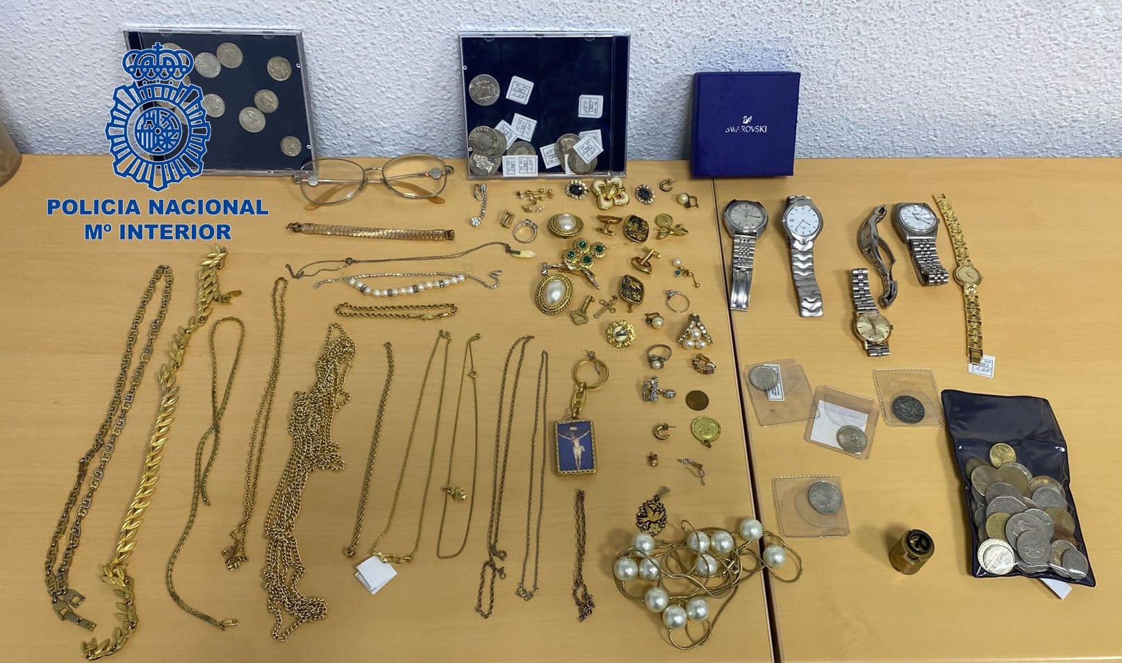 La Policía Nacional sorprende in fraganti a dos hombres robando en una vivienda