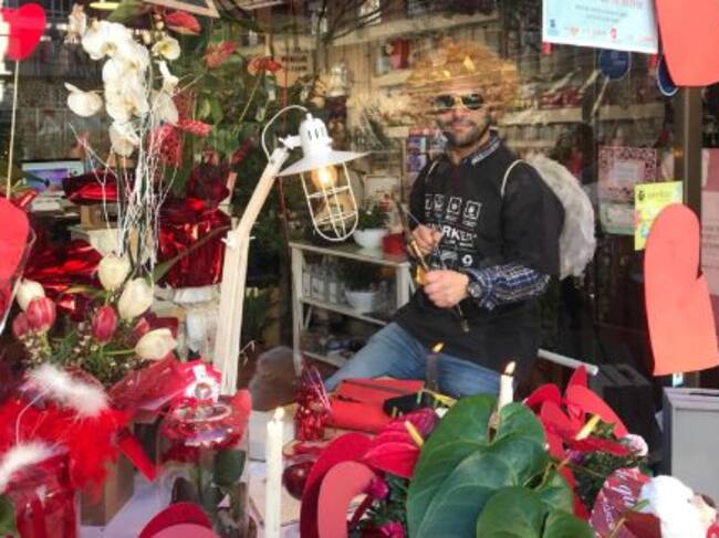 Cupido cobra vida en los comercios de La Ería