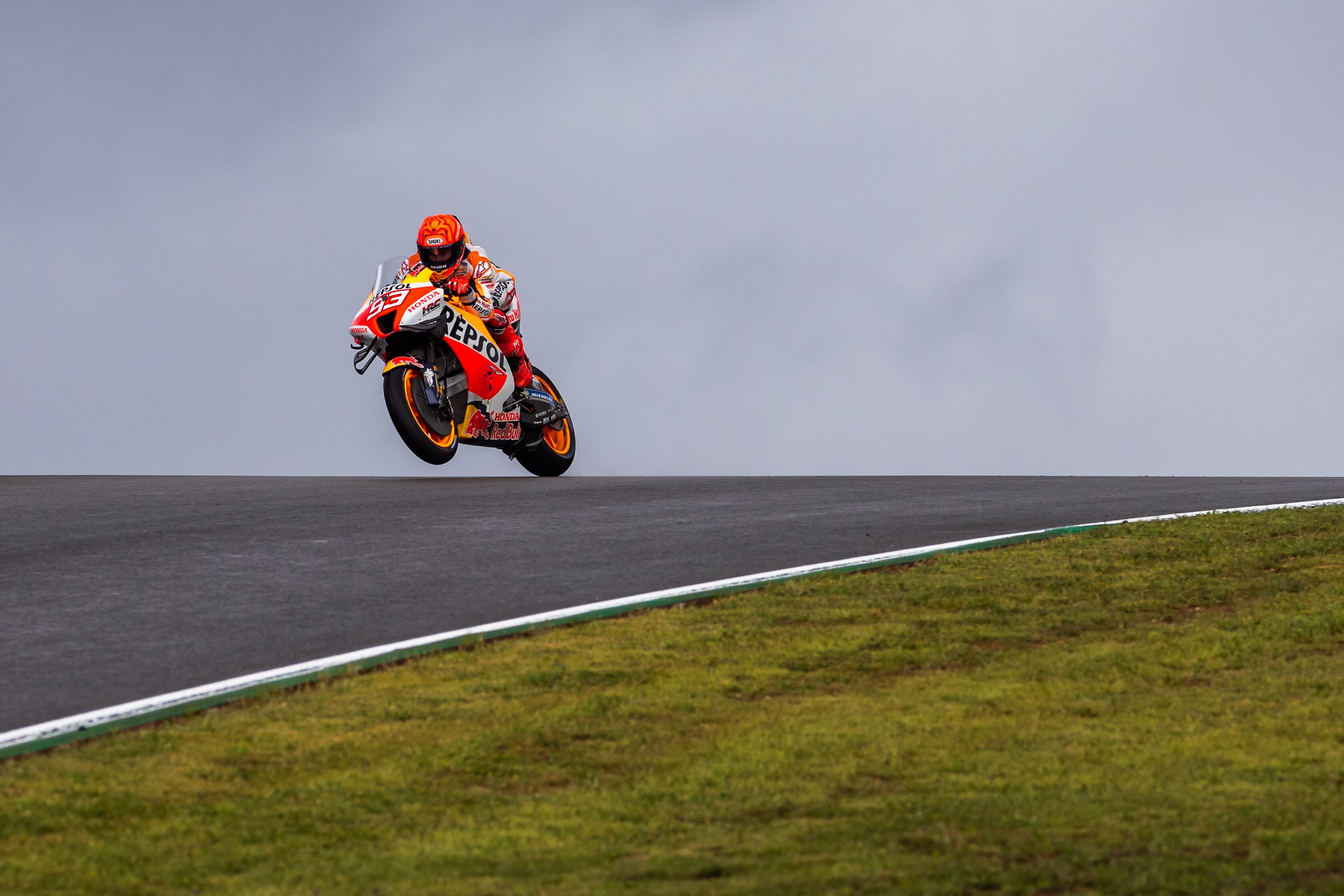 -FOTODELDÍA- FARO, 22/04/2022.- El piloto español Marc Márquez del equipo Repsol Honda durante la primera sesión del Gran Premio de Portugal en el Circuito Internacional de Algarve, este viernes en Portugal. EFE/ Jose Sena Goulao
