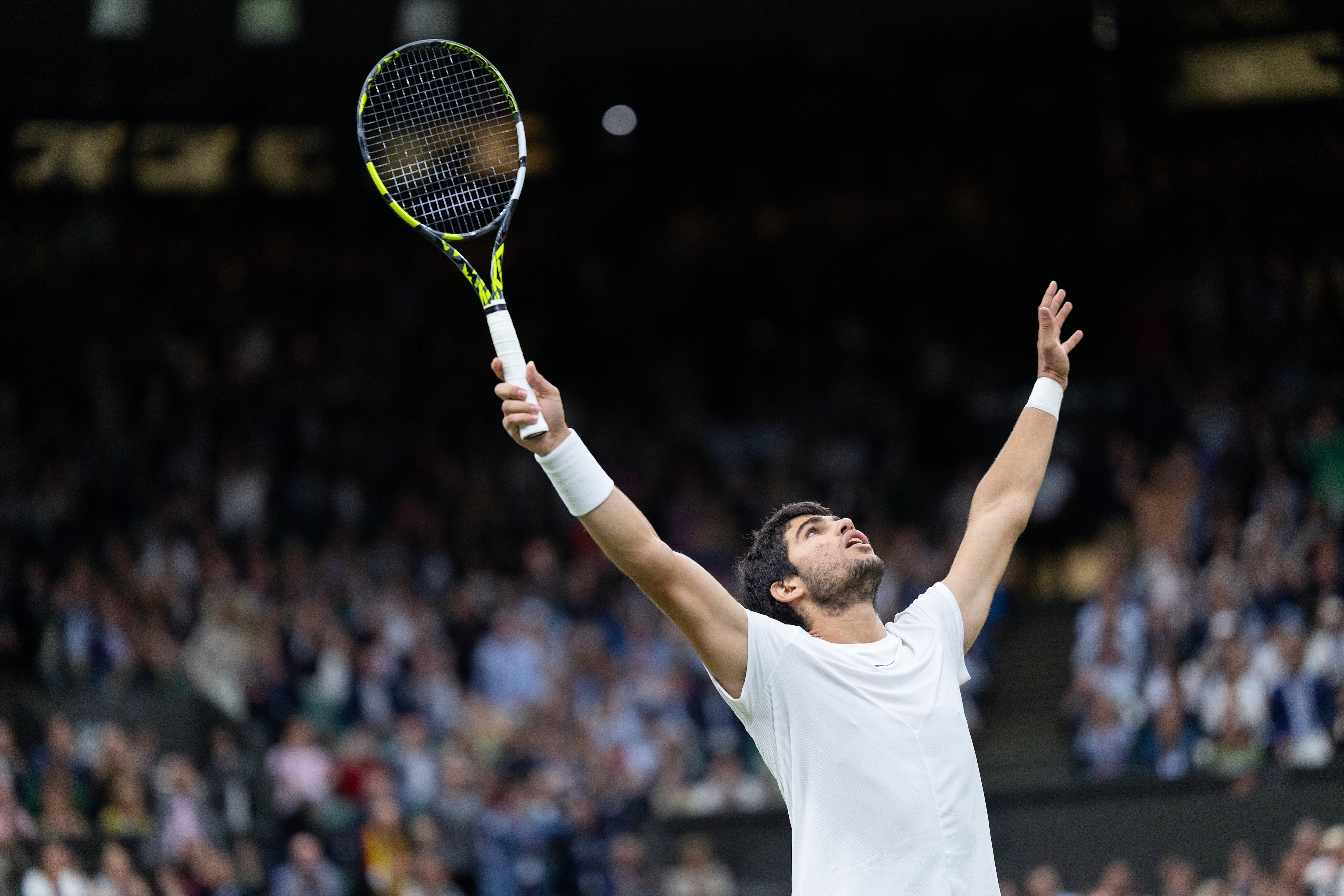 Carlos Alcaraz celebra su triunfo ante Daniil Medvedev. (Photo by Tim Clayton/Corbis via Getty Images)