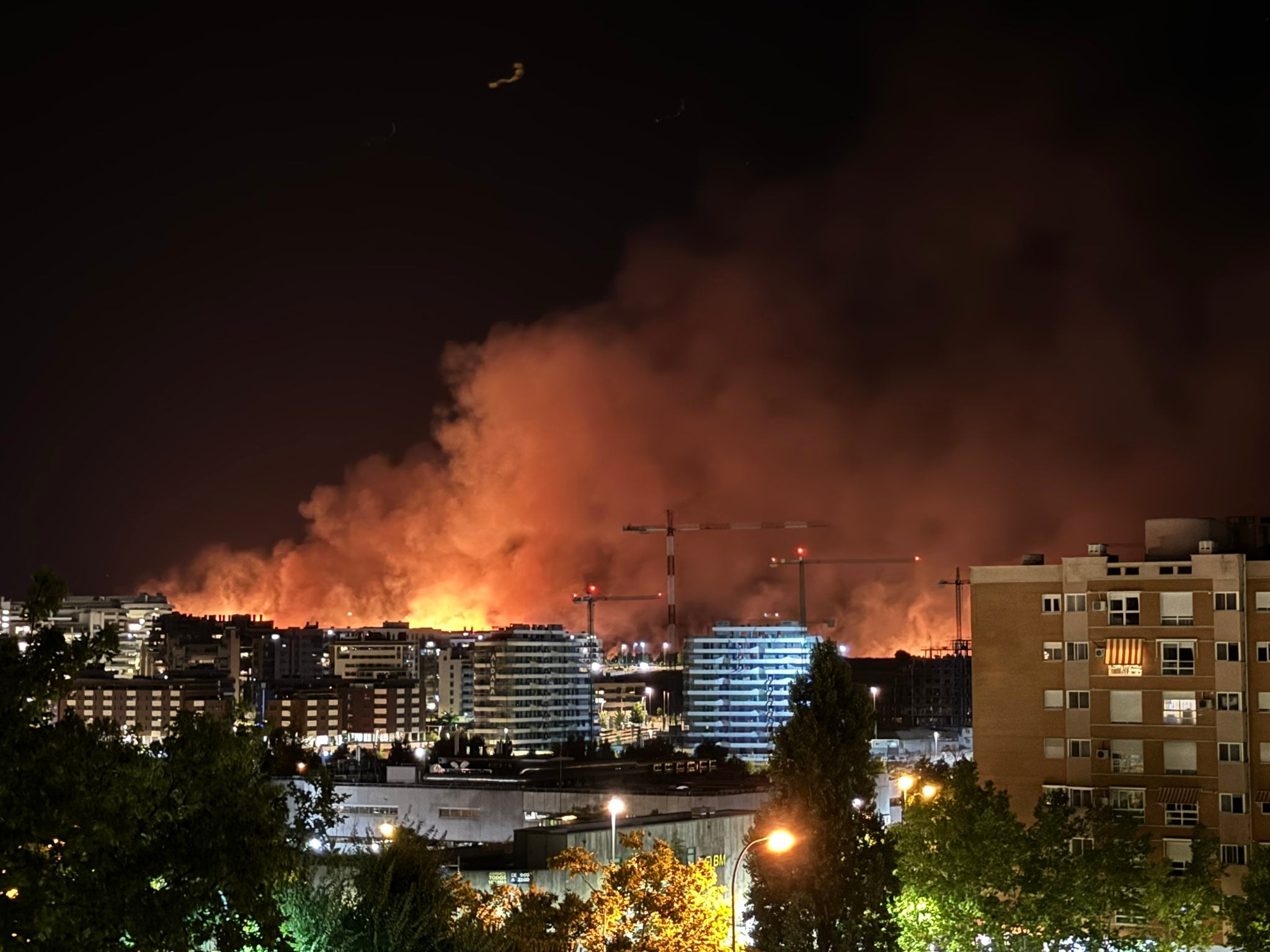 Incendio en las inmediaciones de la zona norte de Tres Cantos