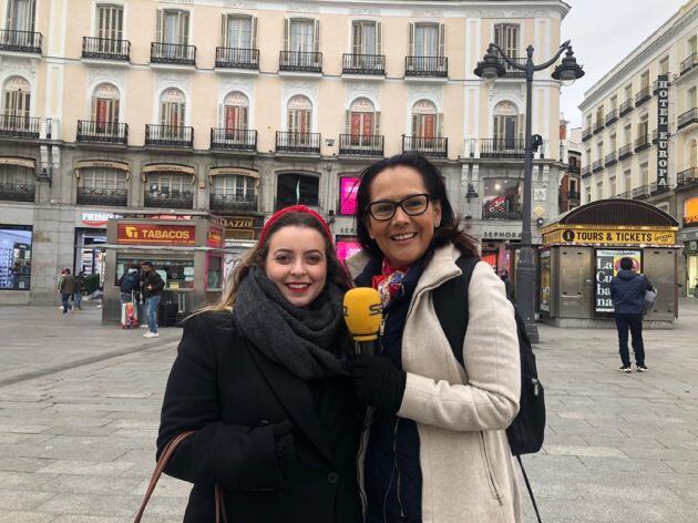 Cristina y Fernanda en la Puerta del Sol