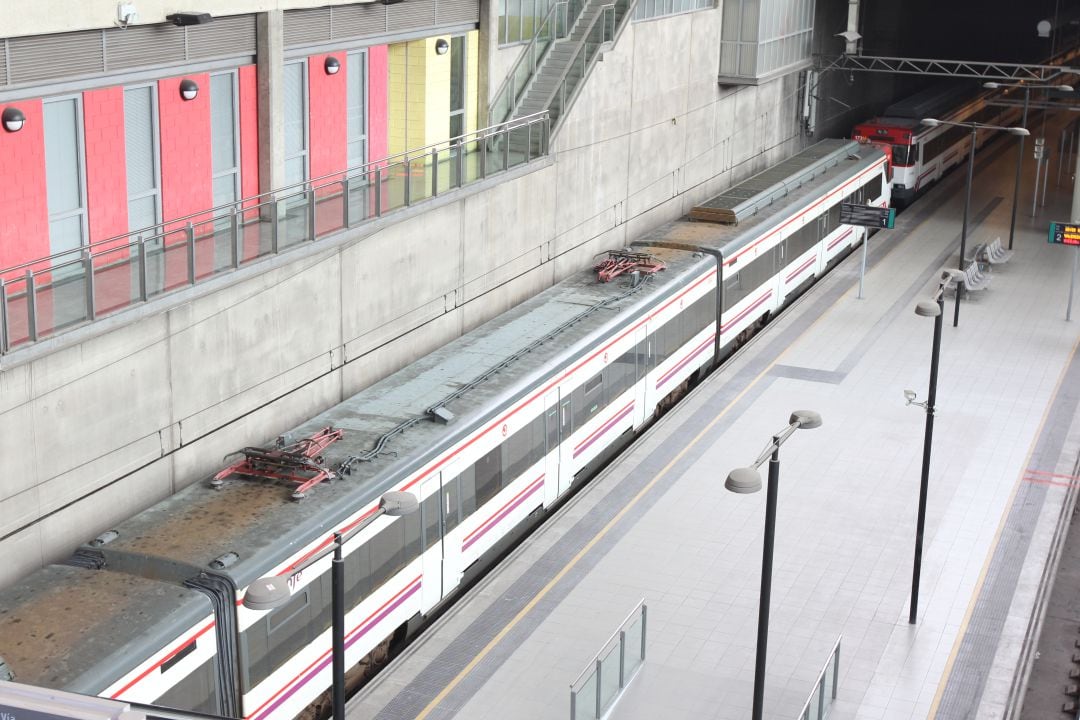 Tren de Cercanías en la estación de Castelló de la Plana