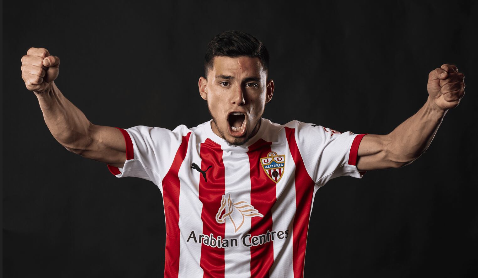 La primera imagen de Robertone como jugador del Almería.