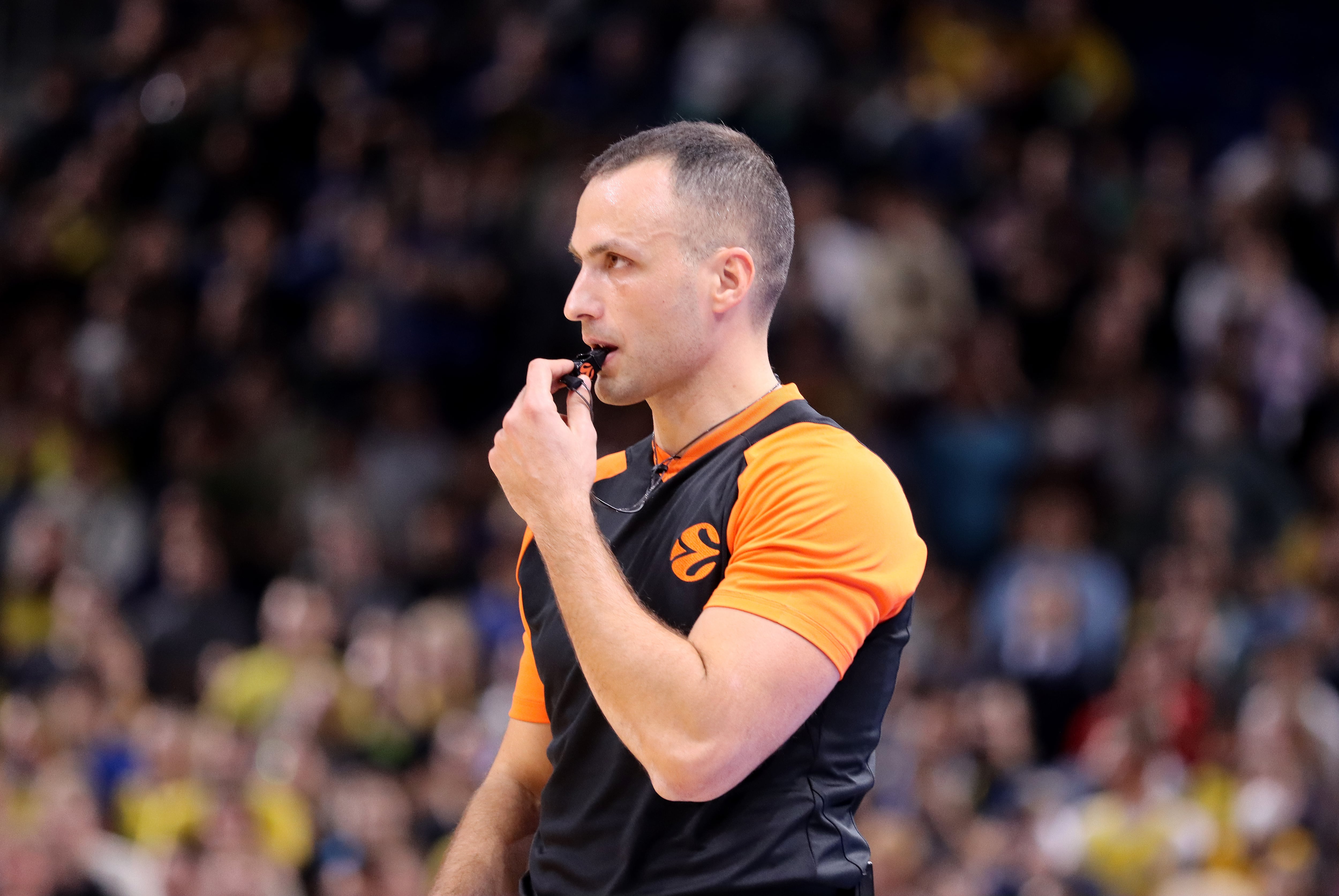 Uros Nikolic durante un partido de la Euroliga en 2022