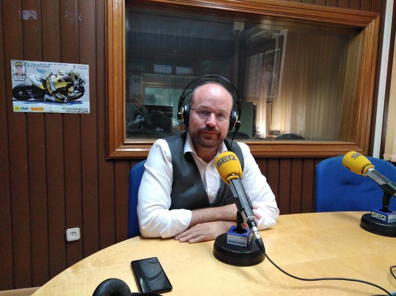 Alejandro Ruiz, en los estudios de SER Guadalajara.