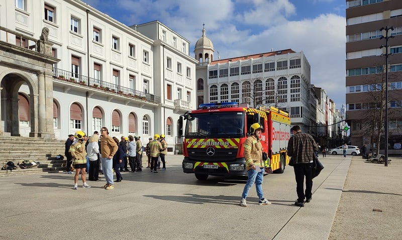 Los bomberos han realizado un reparto informativo de la concentración del jueves