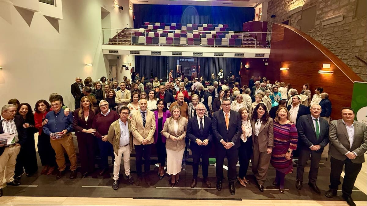 La Junta aplaude en Linares "la entrega y vocación de servicio" de los profesionales del SAS