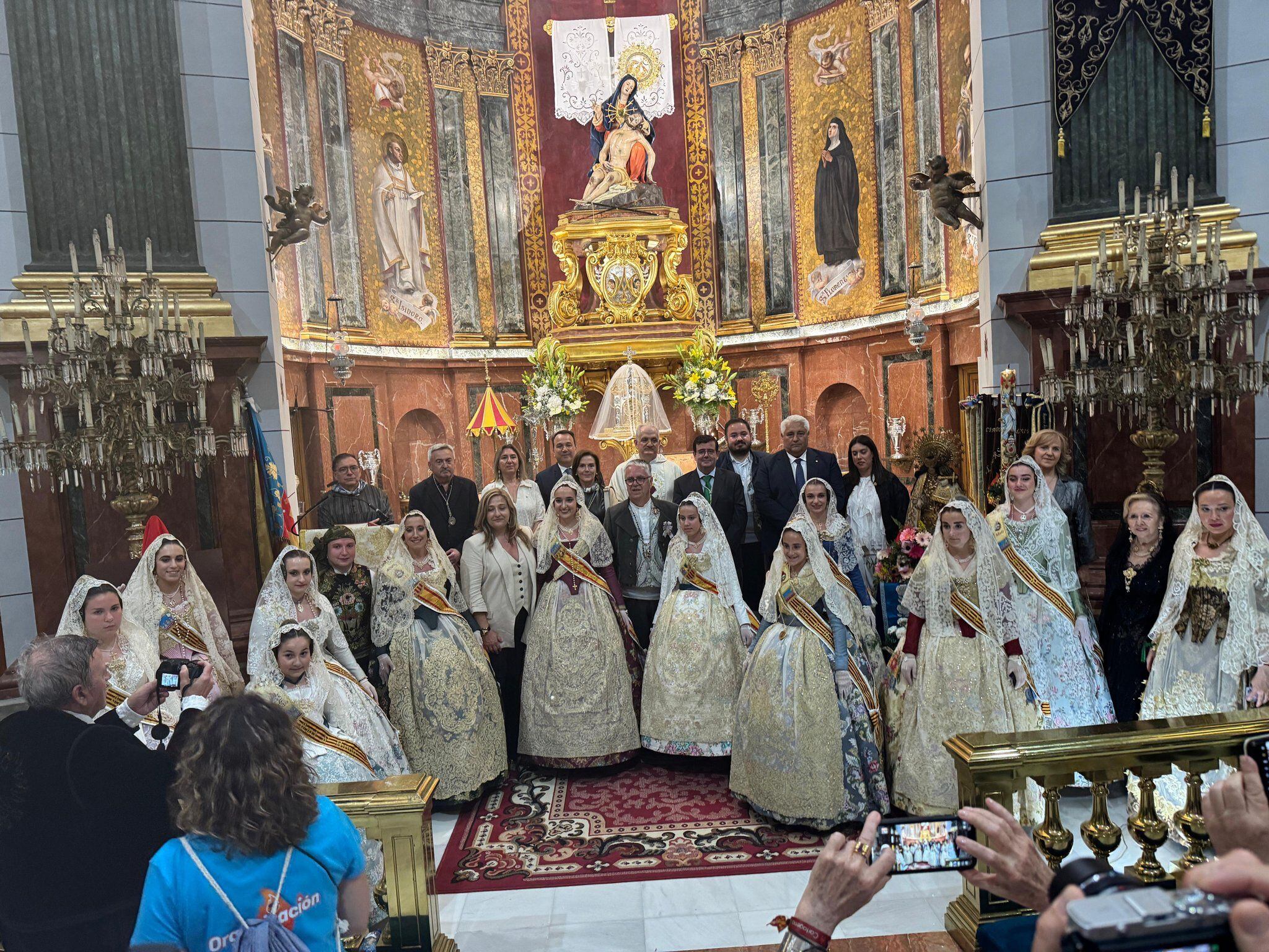 Un grupo de falleras celebran las Fallas en Cartagena de la mano de Fallers pel món.