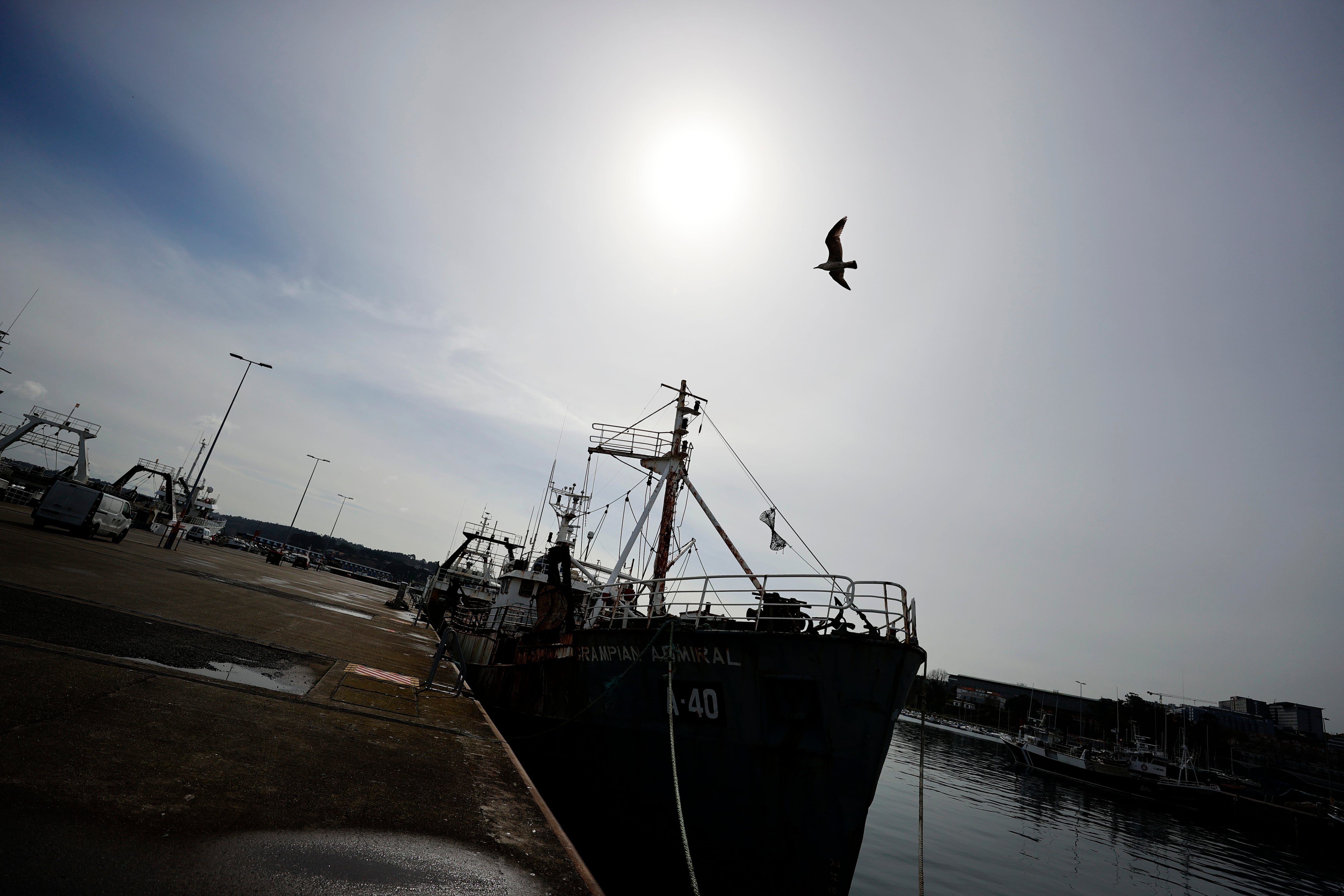 A CORUÑA, 14/03/22.- Embarcaciones de pesca paradas en el puerto de A Coruña debido al elevado precio del combustible, con el gasoil que se utiliza en los barcos de pesca a más de 1&#039;10 euros. EFE/ Cabalar
