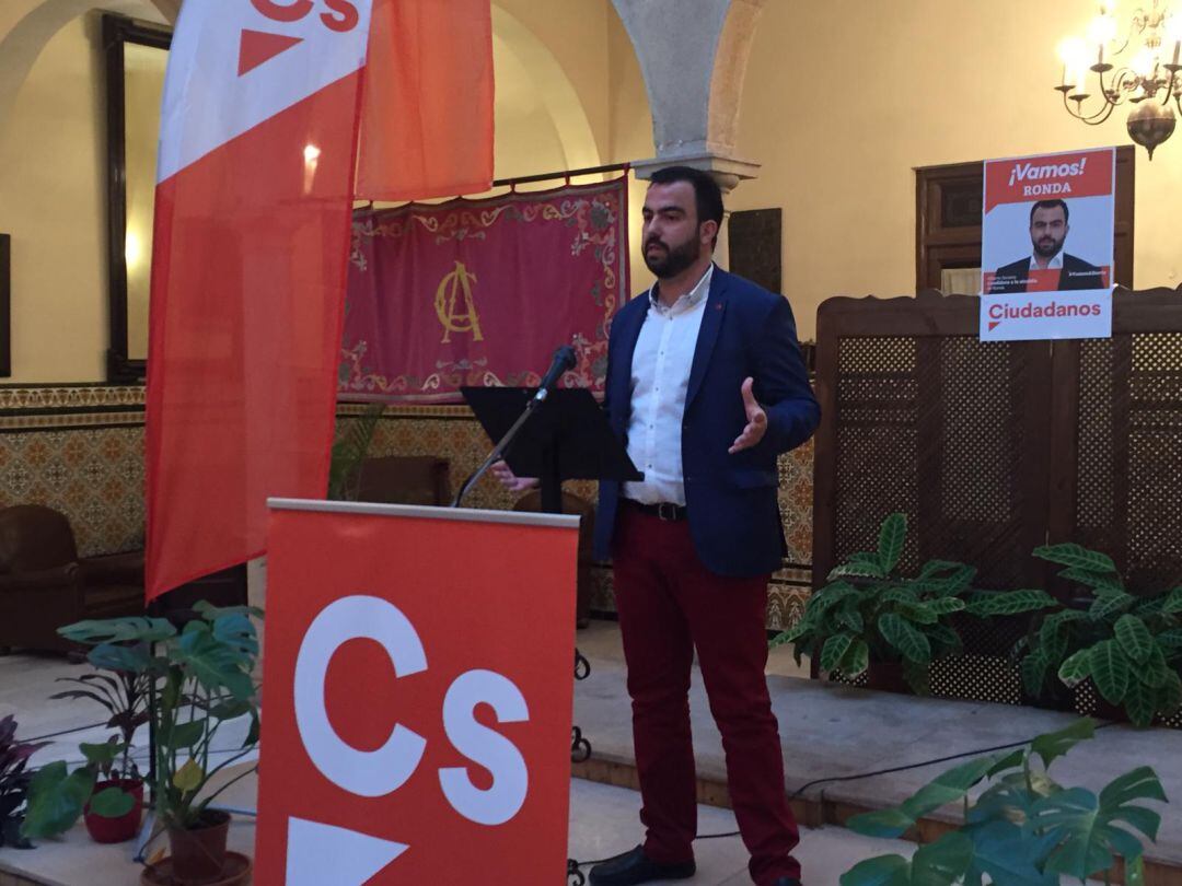 Serrano en el acto de presentación de la candidatura naranja rondeña