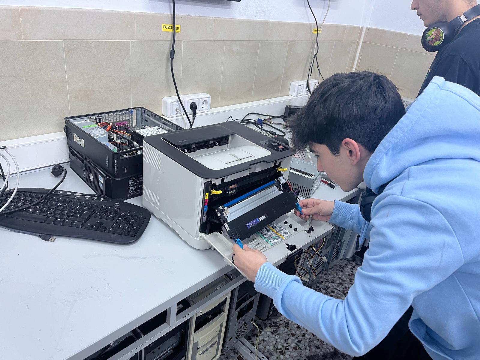 Salesianos Cartagena imparte cursos gratuitos para encontrar trabajo en profesiones con alta demanda