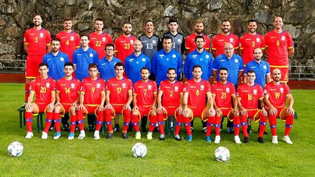 Fotografia de la selecció absoluta de futbol.