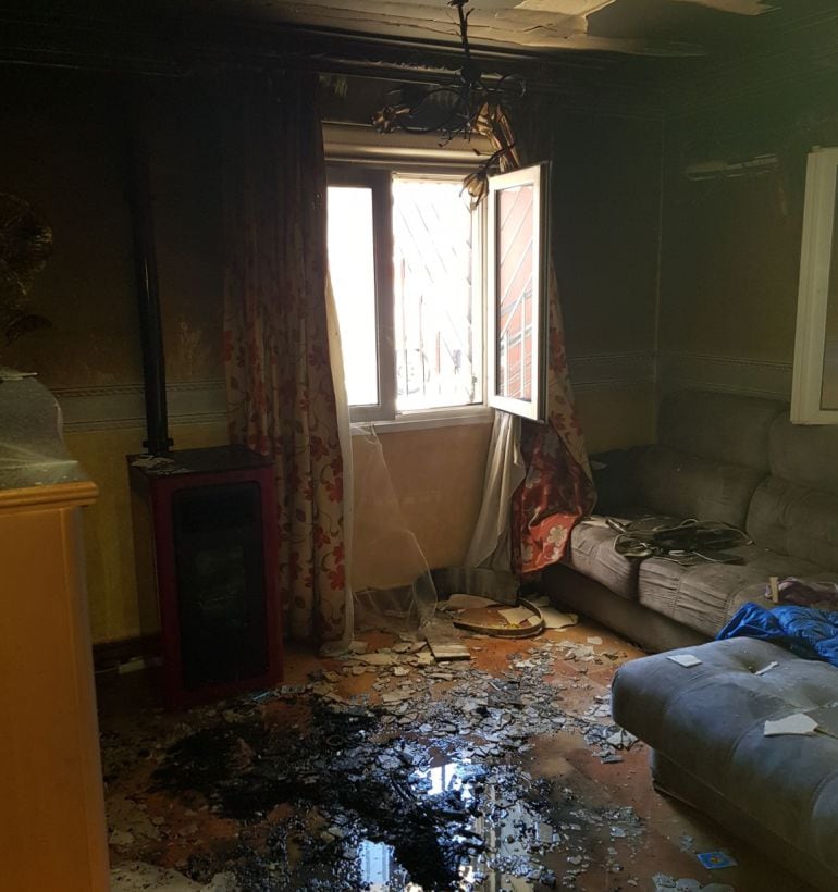 Estado en que quedó la vivienda afectada por el incendio en Tomelloso