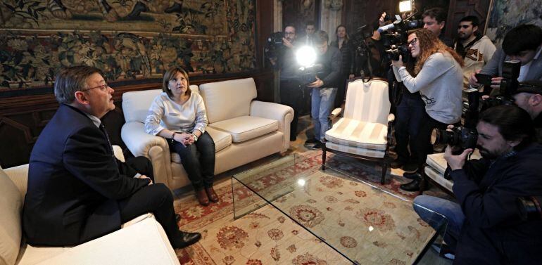 El president de la Generalitat, Ximo Puig ha recibido en el Palau a la presidenta del PPCV, Isabel Bonig. 