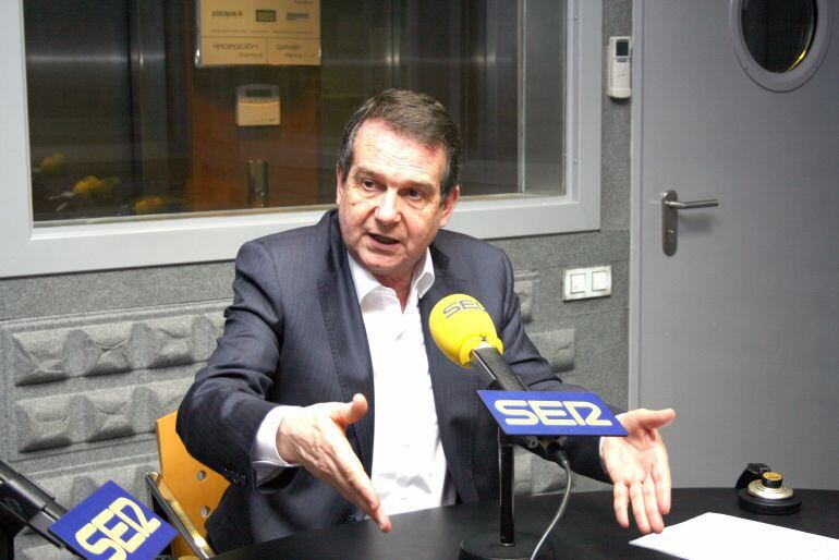 Abel Caballero en los estudios de Radio Vigo