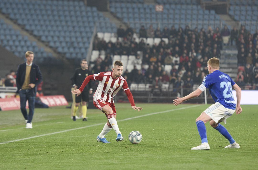 Iván Balliu en el partido Almería-Real Oviedo.