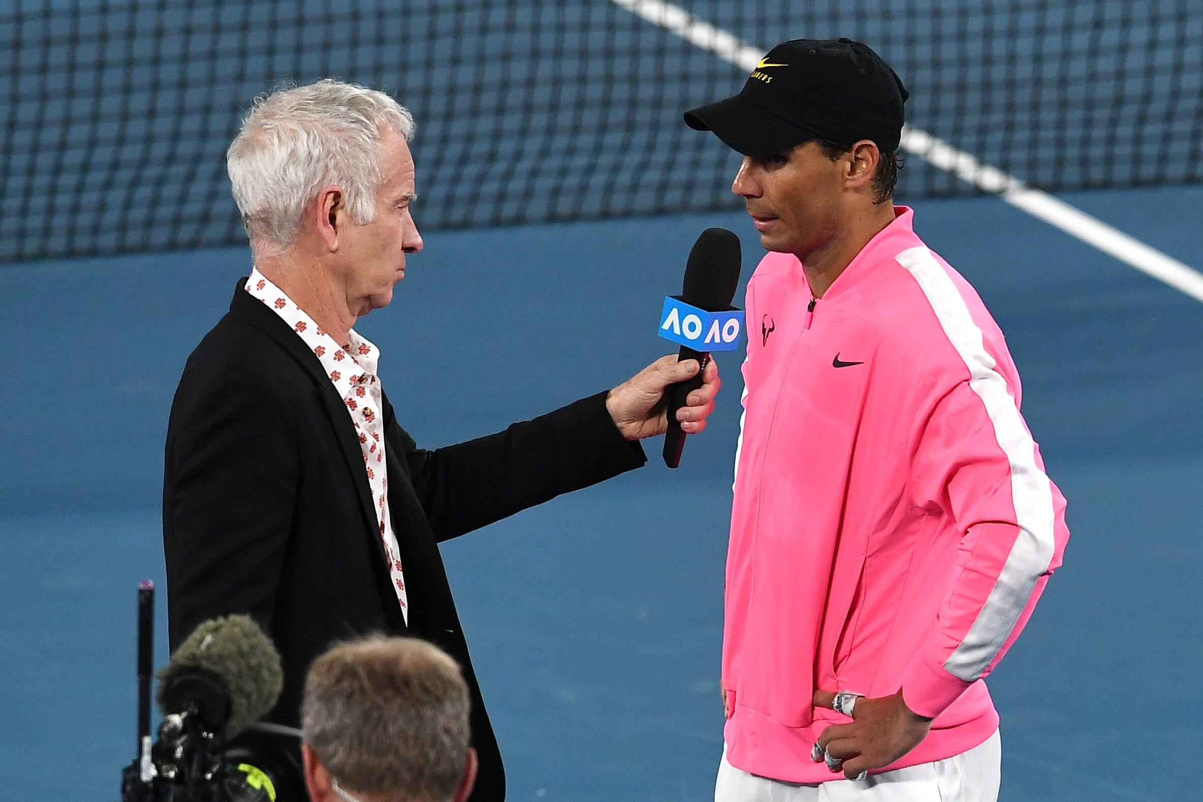 John McEnroe entrevista a Rafa Nadal tras un partido.