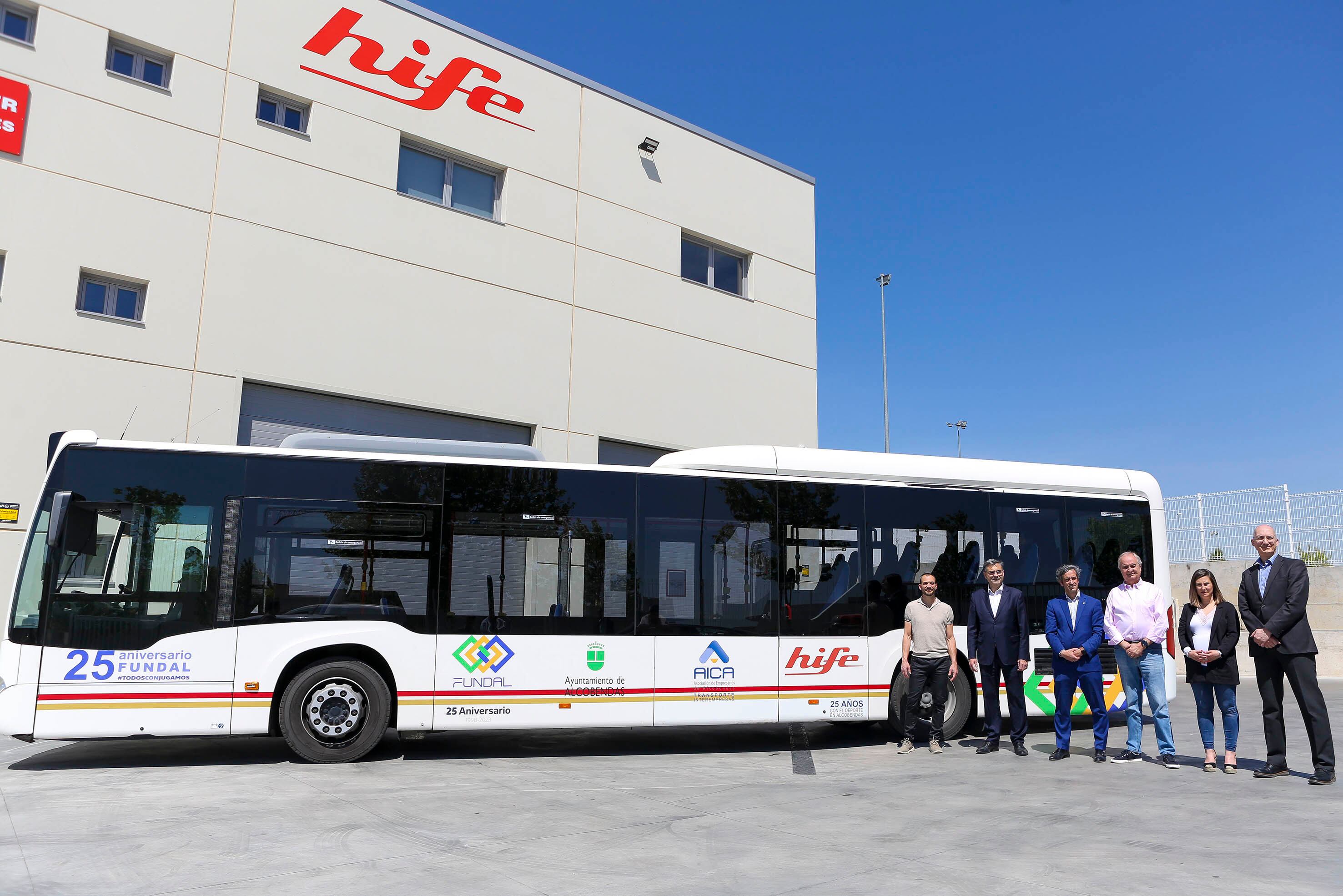 Autobús conmemorativo del 25º aniversario de FUNDAL