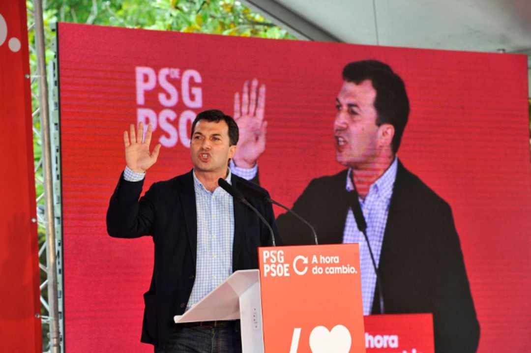 Gonzalo Caballero en un mitin