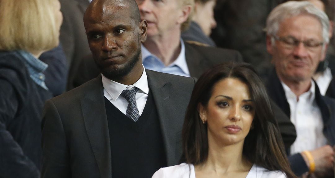 Eric Abidal y su aún esposa Hayet